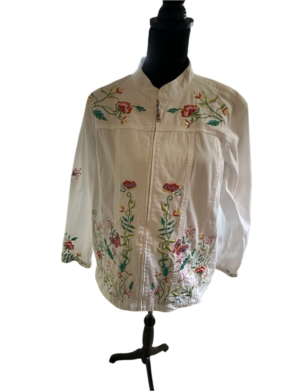 Quacker Factory White Embroidered Floral Jean Jacket